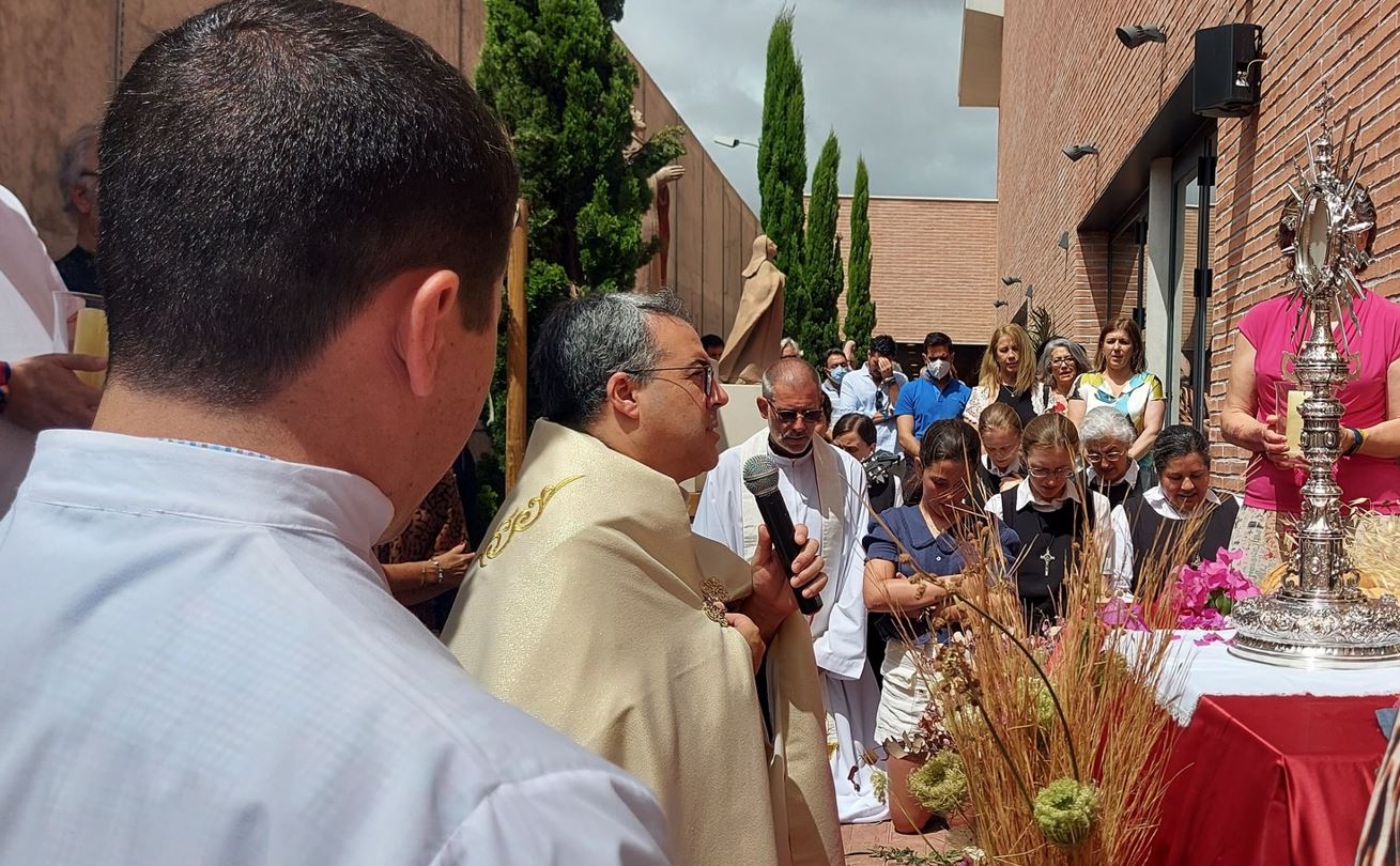 Celebración de la solemnidad del Corpus Christi en la Parroquia San ...