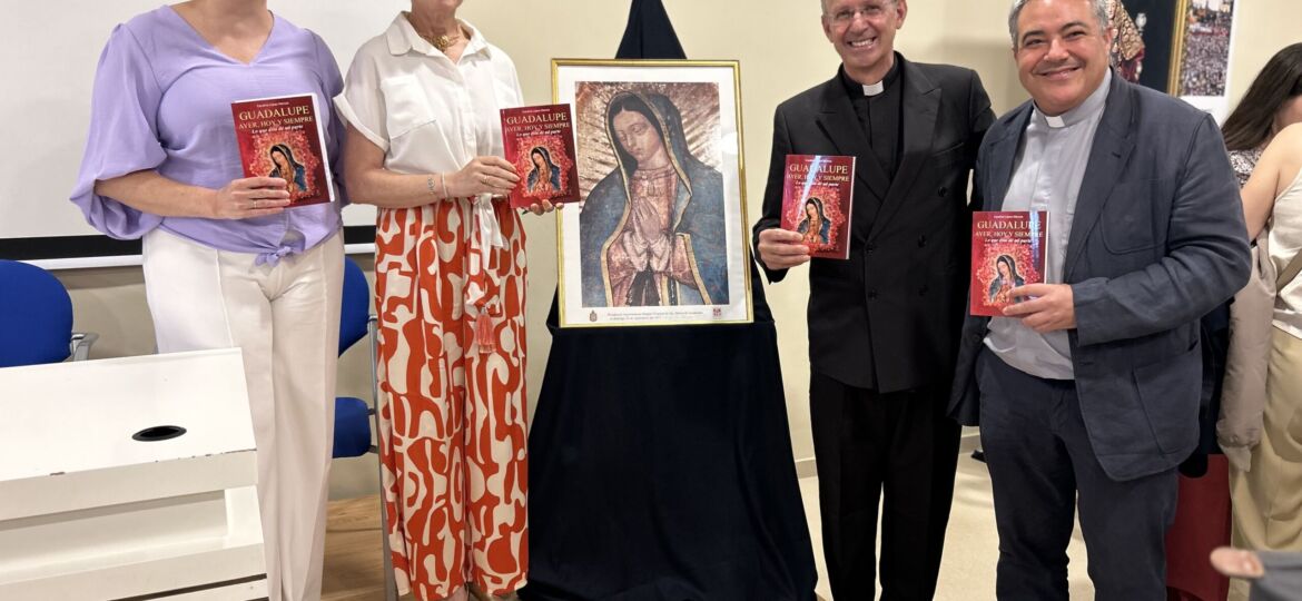 Parroquia San Juan Pablo II, Carolina López Marcos, presentación literaria (9)