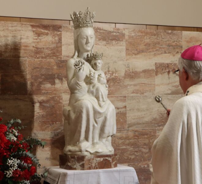 La Parroquia celebra la fiesta de San Juan Pablo II con la bendición y entronización de (32)