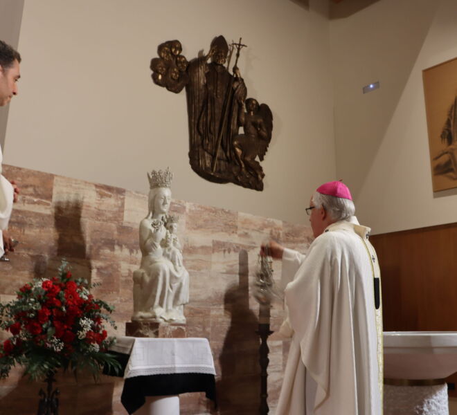 La Parroquia celebra la fiesta de San Juan Pablo II con la bendición y entronización de (34)
