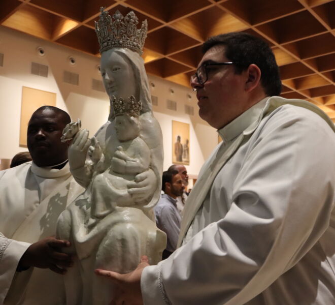 La Parroquia celebra la fiesta de San Juan Pablo II con la bendición y entronización de (37)