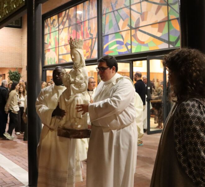 La Parroquia celebra la fiesta de San Juan Pablo II con la bendición y entronización de (38)